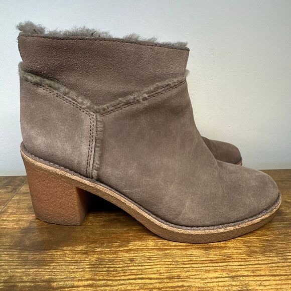 UGG  Kasen Booties 7.5 Suede Grey Fur Lined Ankle Boots Women’s - Picture 1 of 12